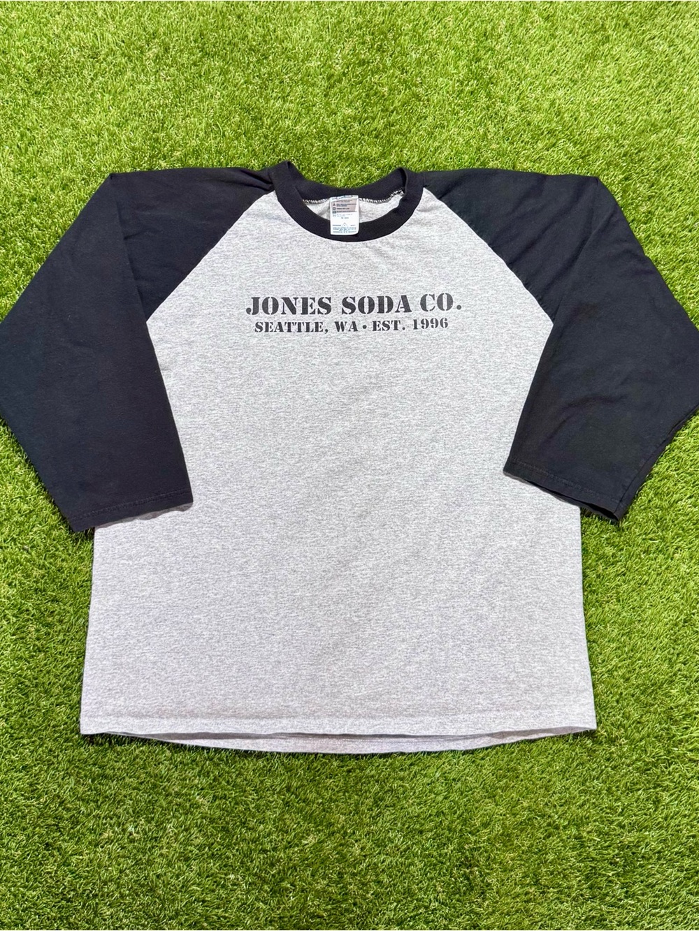 Vintage Y2K Jones Soda Co. 3/4 Sleeve Graphic T-Shirt Men’s L Gray Black Fallout